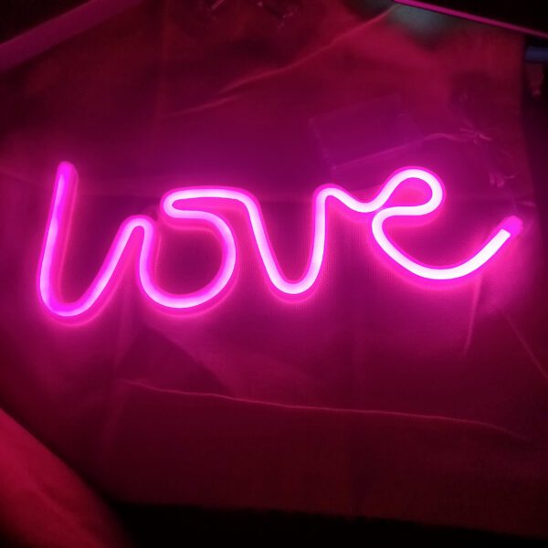 'Love' roze